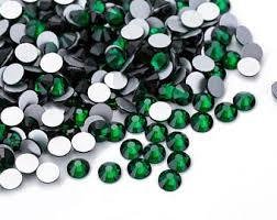 100 x Emerald Crystals